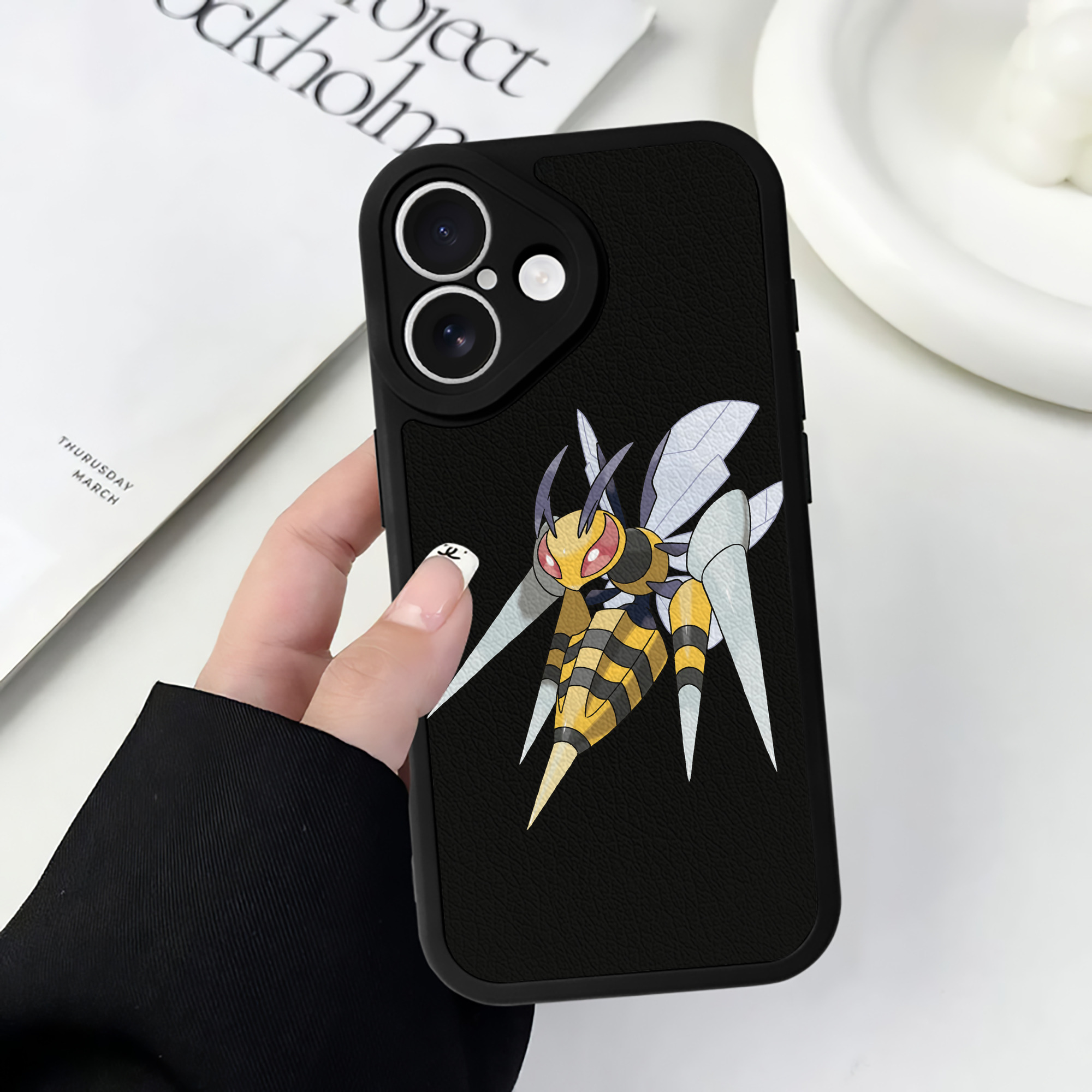 （画像用） ポケットモンスター Pokémon 【iPhone 16シリーズ対応】シリコンスマホケース（レザー調） 材質：シリコン